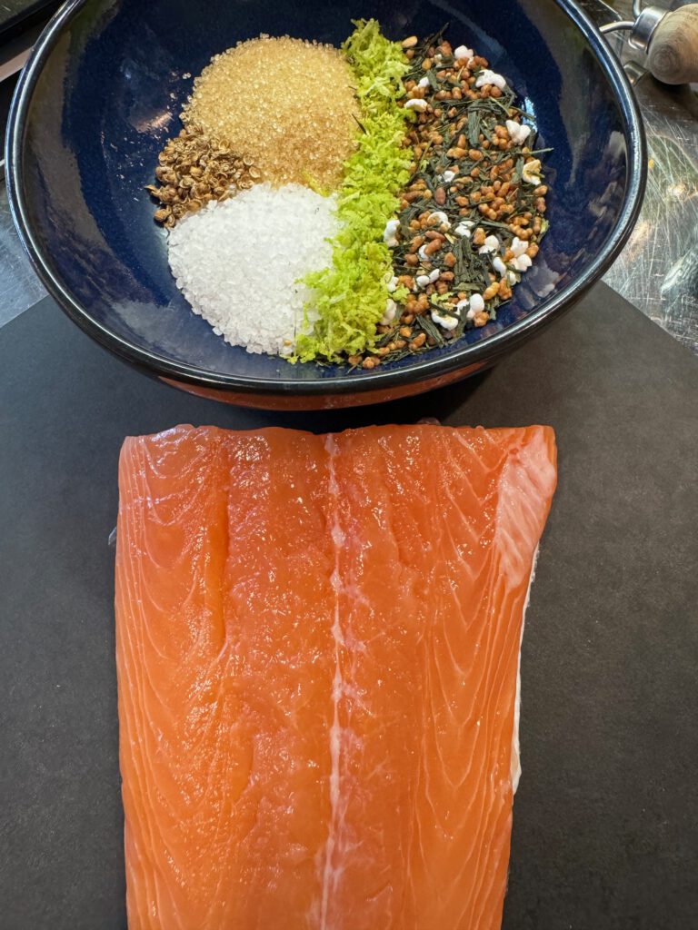 Lachs und Zutaten zum Beizen mit Genmaicha - Foto: Copyright by Sandra Struck Germann